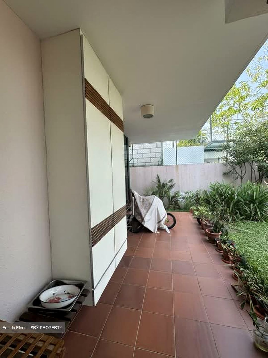 Kew Drive (D16), Terrace #566529241
